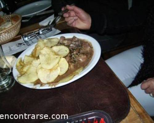 Ahhhh bueno.... me imagino que para comer eso, antes habrán dado unas.... 74 vueltas al Parque!!!! :Encuentro Grupal CAMINAMOS… En Parque Centenario