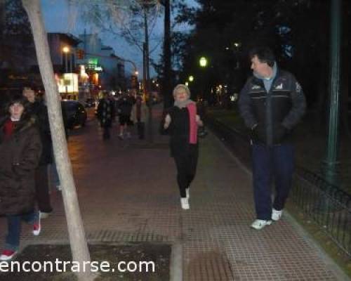 3576 6 SALIMOS MAS TEMPRANO A CAMINAR POR DEVOTO POR EL FERIADO