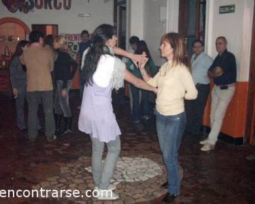 3589 13 VENI a Av. BOEDO 830 * que BAILANDO CON LAS CLASES de DANIELA SEGUIMOS APRENDIENDO y MEJORANDO SALSA , ROCK y AMERICANO!