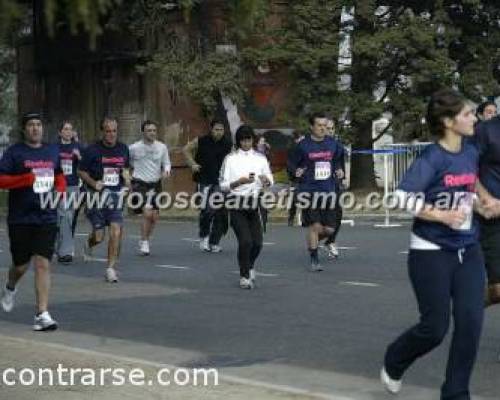 Claro.... Si hablamos por celular mientras corremos, vamos a tardar más de 5 horas en hacer 10K!!!! :Encuentro Grupal UNA DE LAS CARRERAS TRADICIONALES.... LOS 10K DE REEBOK