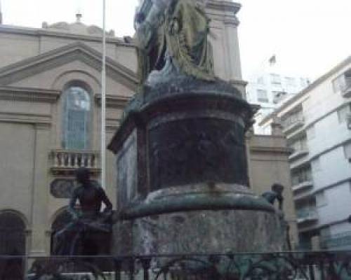 naaaaaaaaaaaaa, santo domingo esta de la verda de enfrente de independencia... ya no es monserrat (ojitos poniendo la piedra en el zapato) :Encuentro Grupal BARRIO DE MONSERRAT- POR LA JONES 