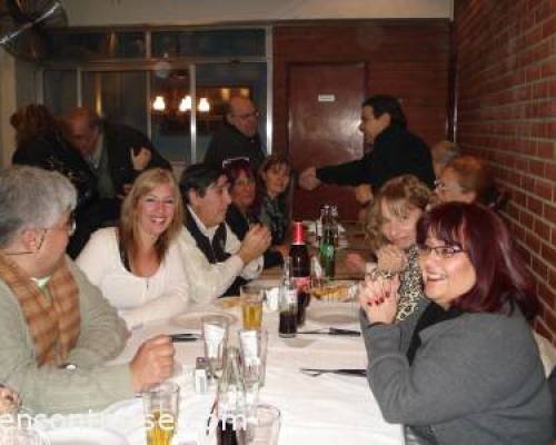 Que linda mesa la de los sureños!!! :Encuentro Grupal En Pizza Mïa...saludamos a nuestros amigos...y festejamos los cumples de REYLEONOSCAR y de UNROMANTICO 