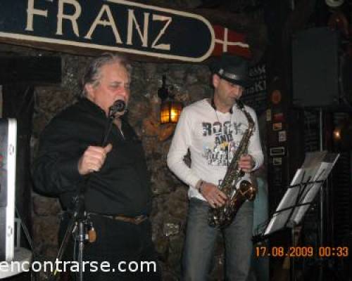 3726 31  Franz Pub Concert, tendiendo puentes...