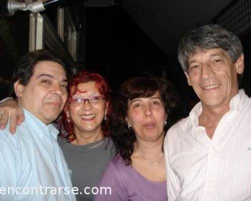 3807 10 Festejar la vida y la amistad ya es una costumbre en PIZZA DE TODOS!!!