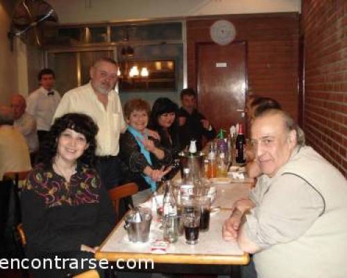3807 5 Festejar la vida y la amistad ya es una costumbre en PIZZA DE TODOS!!!