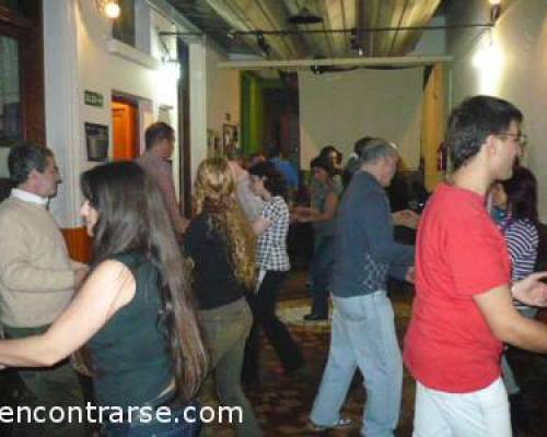 3817 27 VENI a Av. BOEDO 830 * que BAILANDO CON LAS CLASES de DANIELA SEGUIMOS APRENDIENDO y MEJORANDO SALSA , ROCK y AMERICANO! 