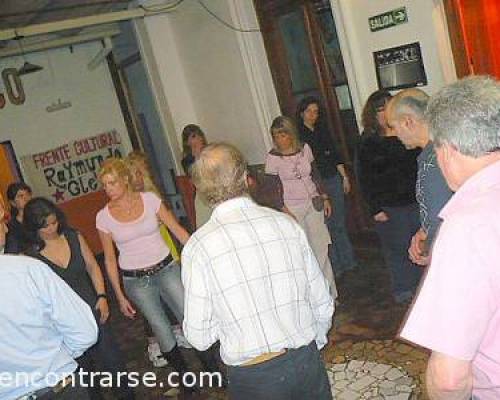 3817 38 VENI a Av. BOEDO 830 * que BAILANDO CON LAS CLASES de DANIELA SEGUIMOS APRENDIENDO y MEJORANDO SALSA , ROCK y AMERICANO! 