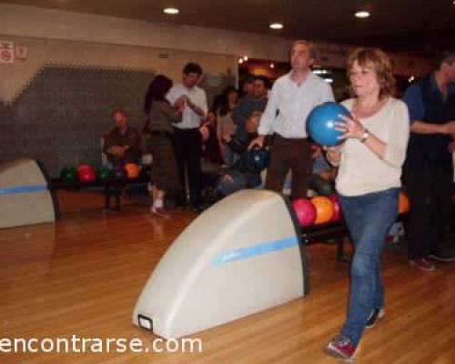 3998 12 Nada por aquí , nada por allá …  ¡BOWLING EN PATERNAL!!!