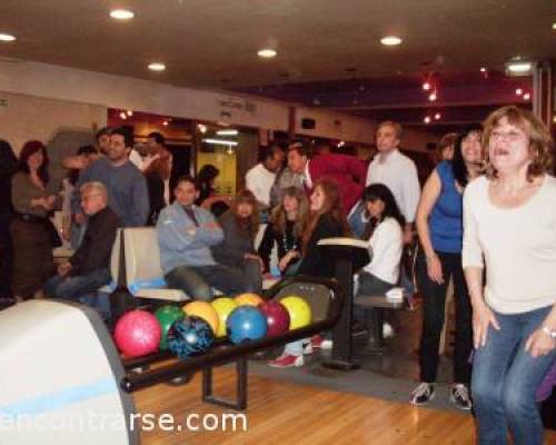 3998 14 Nada por aquí , nada por allá …  ¡BOWLING EN PATERNAL!!!