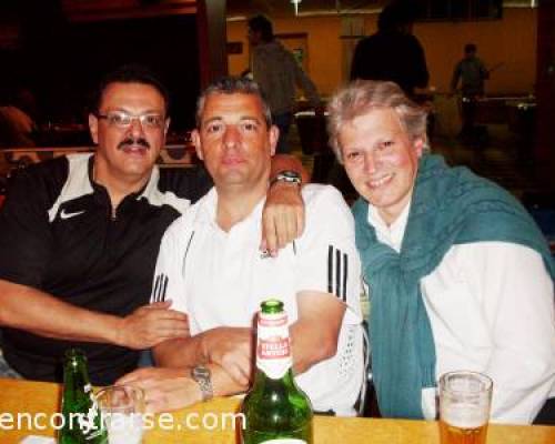 que trio!!!! Nyck deja las zucaritas please!!! :Encuentro Grupal Nada por aquí , nada por allá …  ¡BOWLING EN PATERNAL!!!