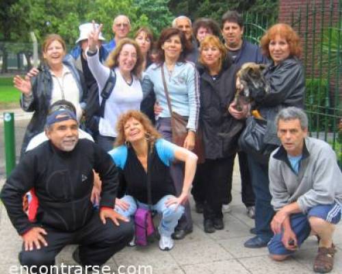 4073 2 VENI  A CAMINAR A ZONA OESTE....   QUE ACA  