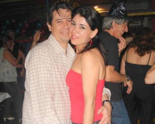 bailaban cachete con cachete???? :Encuentro Grupal LAS BRUJITAS quieren festejar su día... donde??? En Pizza Mïa , por supuesto...!!!