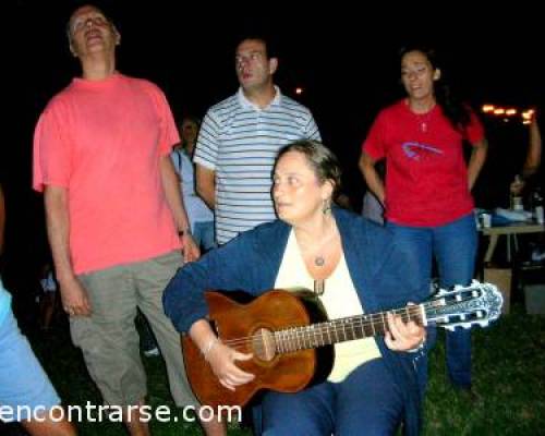 HAY UNO QUE SIEMPRE ESTA MIRANDO PARA ARRIBA :Encuentro Grupal RECIBIMOS EL DIA DE LOS ENAMORADOS ,4º PICNIC EN LA COSTA DE VICENTE LOPEZ