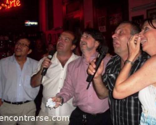 Esto fue un show aparte!!!!!!!!!! :Encuentro Grupal PARA EMPEZAR KARAOKE, DESPUES VEMOS ...