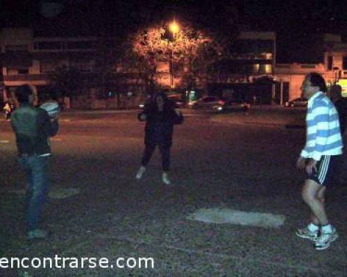 4663 4 Caminamos en Parque Centenario a las 20.00 hs