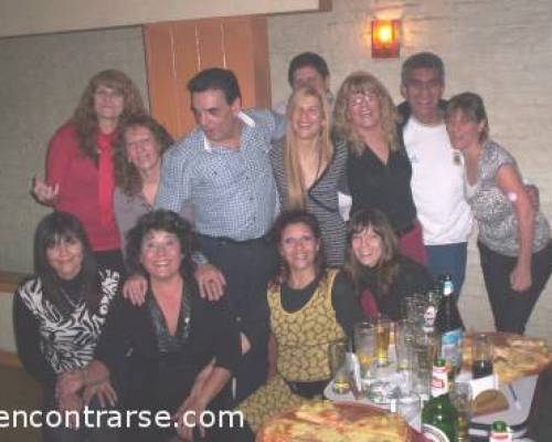 Hermosa foto,lo paso muy bien con ustedes,son un grupo hermoso. :Encuentro Grupal Bowling en el OESTE-Festejamos el Feriado de mañana