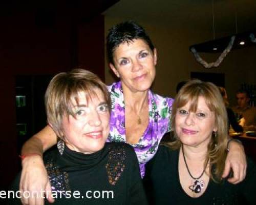 MIS AMIGAS DE LA MESA. LA PASÉ MUY BIEN :Encuentro Grupal KARAOKE , KARAOKE ...    ¡ EN THE ROZZ !!! 
