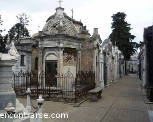 5556 29 CEMENTERIO DE LA RECOLETA - POR LA JONES