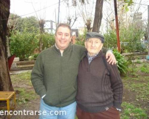 Acá hay 2 personas del centro de jubilados del lugar!!! :Encuentro Grupal Solo fotos -Los Plomos Arededor de la Parrilla- o ¡CHAU, QUIQUE!