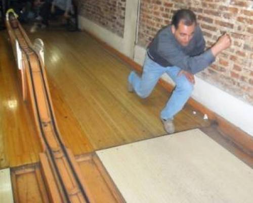 5688 15 En el Oeste creemos que hacemos BOWLING y POOL,Venìs??????