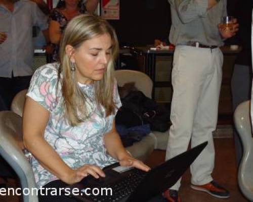 5706 6 La secretaria en plena tarea