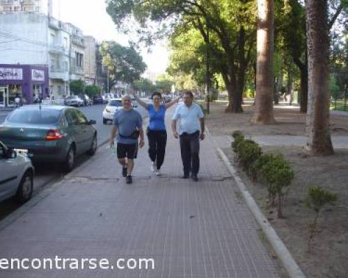 6140 7  Caminata  y  trote  en  la Plaza Irlanda  ( lo que vale es la intencion !)