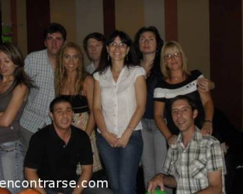 Y asi comenzamos la noche....todos posando para la foto!!! :Encuentro Grupal PARA LOS MAS JOVENES DE LA PAGINA BOWLING Y POOL EN EL NORCENTER DE VICENTE LOPEZ