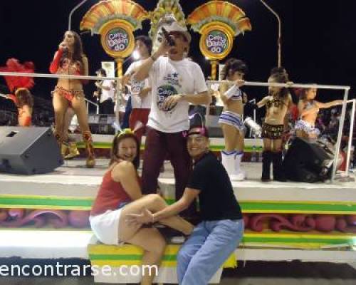 6275 30 Luciernaga y Ricky en la carroza de apertura del carnaval 