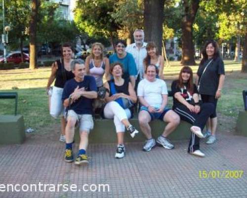 6368 3  Caminata y trote en la Plaza Irlanda  (somo internacionales , eh !)