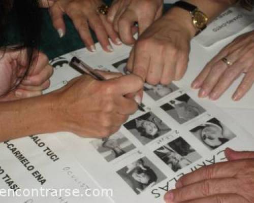 Que buenas fotos, así tal cual fue una carrera para ver quien las sacaba más rápido... :Encuentro Grupal Tarde de juegos cómicos, de ingenio y musicales con premios !!!