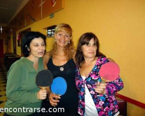 El plantel femenino, esperando agrandarse :Encuentro Grupal Ping pong como salida semanal.