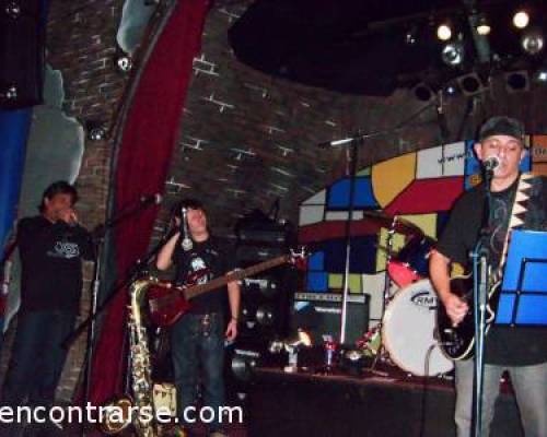 6825 10 NocHe enTrE amIgOS y blUEs en CALLE CORRIENTES-