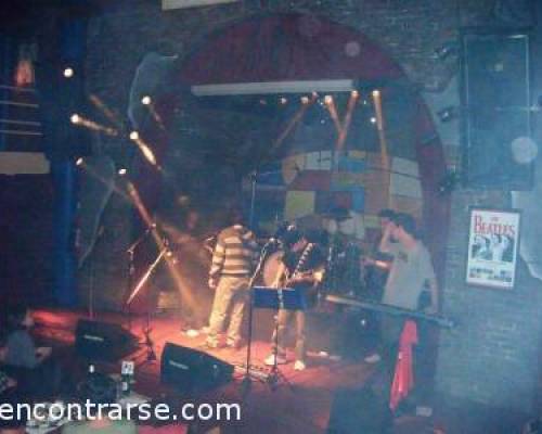 6825 11 NocHe enTrE amIgOS y blUEs en CALLE CORRIENTES-