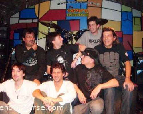 6825 12 NocHe enTrE amIgOS y blUEs en CALLE CORRIENTES-