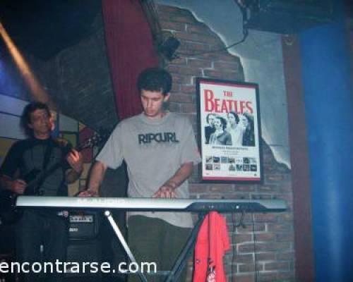 6825 2 NocHe enTrE amIgOS y blUEs en CALLE CORRIENTES-