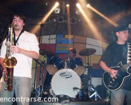6825 3 NocHe enTrE amIgOS y blUEs en CALLE CORRIENTES-