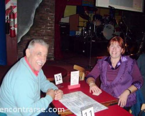 6825 4 NocHe enTrE amIgOS y blUEs en CALLE CORRIENTES-