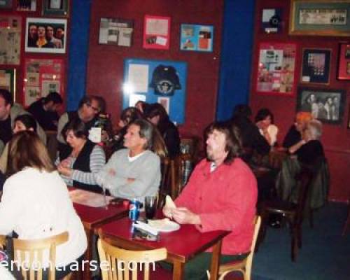 6825 6 NocHe enTrE amIgOS y blUEs en CALLE CORRIENTES-