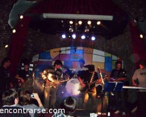 6825 9 NocHe enTrE amIgOS y blUEs en CALLE CORRIENTES-
