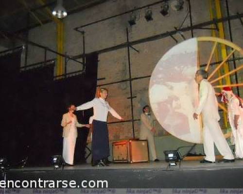 6923 12 La Luna anda descalza