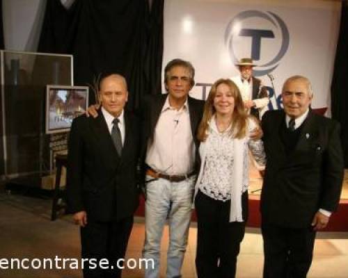 Junto al Conductor del Programa y un dúo de cantores Cuyanos. :Encuentro Grupal TALLER DE REPERTORIO -ARGENTINISIMA SATELITAL