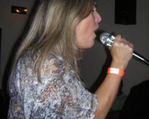 mammma mia!!! no le pudieron hace photoshop??  :Encuentro Grupal CENA-SHOW-KARAOKE-BAILE