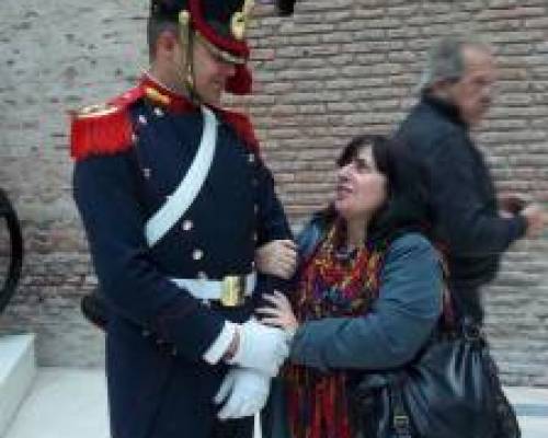 7026 51 INGRESO A CASA ROSADA POR LOS GRANADEROS Y PLAZA DE MAYO POR LA JONES  