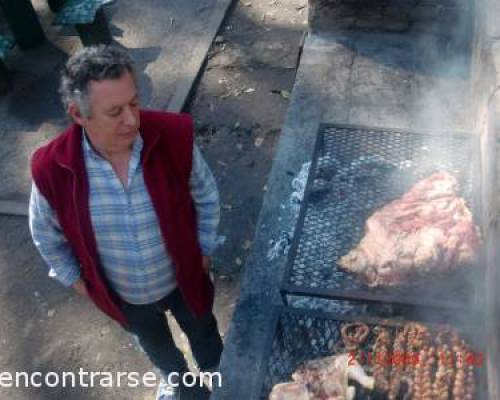 un aplauso para el asador!!! :Encuentro Grupal En Palermo: no importa lo difernete que podamos ser, sino lo junto que queremos estar 