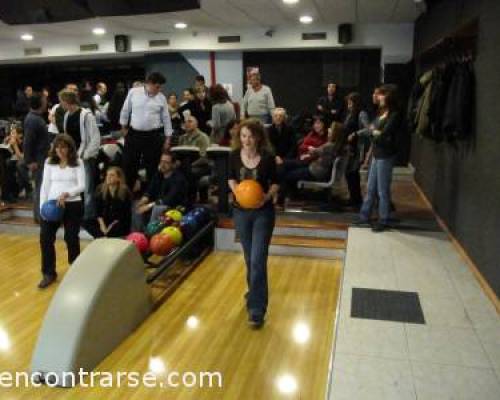 7219 10 COMPAGINEROS Y COMPAGINERAS... HE AQUI... EL BOWLING