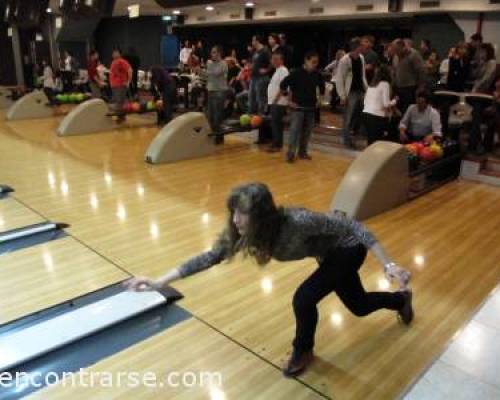 7219 12 COMPAGINEROS Y COMPAGINERAS... HE AQUI... EL BOWLING