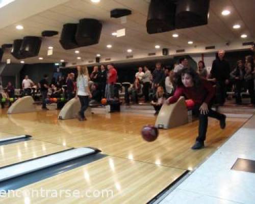 7219 3 COMPAGINEROS Y COMPAGINERAS... HE AQUI... EL BOWLING