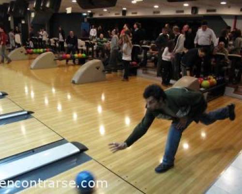 7219 34 COMPAGINEROS Y COMPAGINERAS... HE AQUI... EL BOWLING