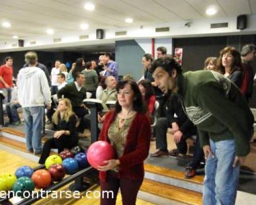 7219 8 COMPAGINEROS Y COMPAGINERAS... HE AQUI... EL BOWLING