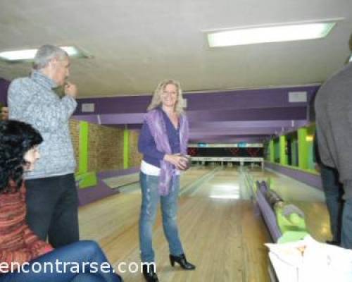 7225 43 Vení a jugar al Bowling con palos chicos o al pool en el OESTE